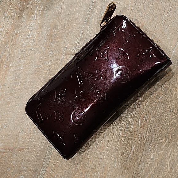 *Authentic* Louis Vuitton Wallet - Picture 6 of 14